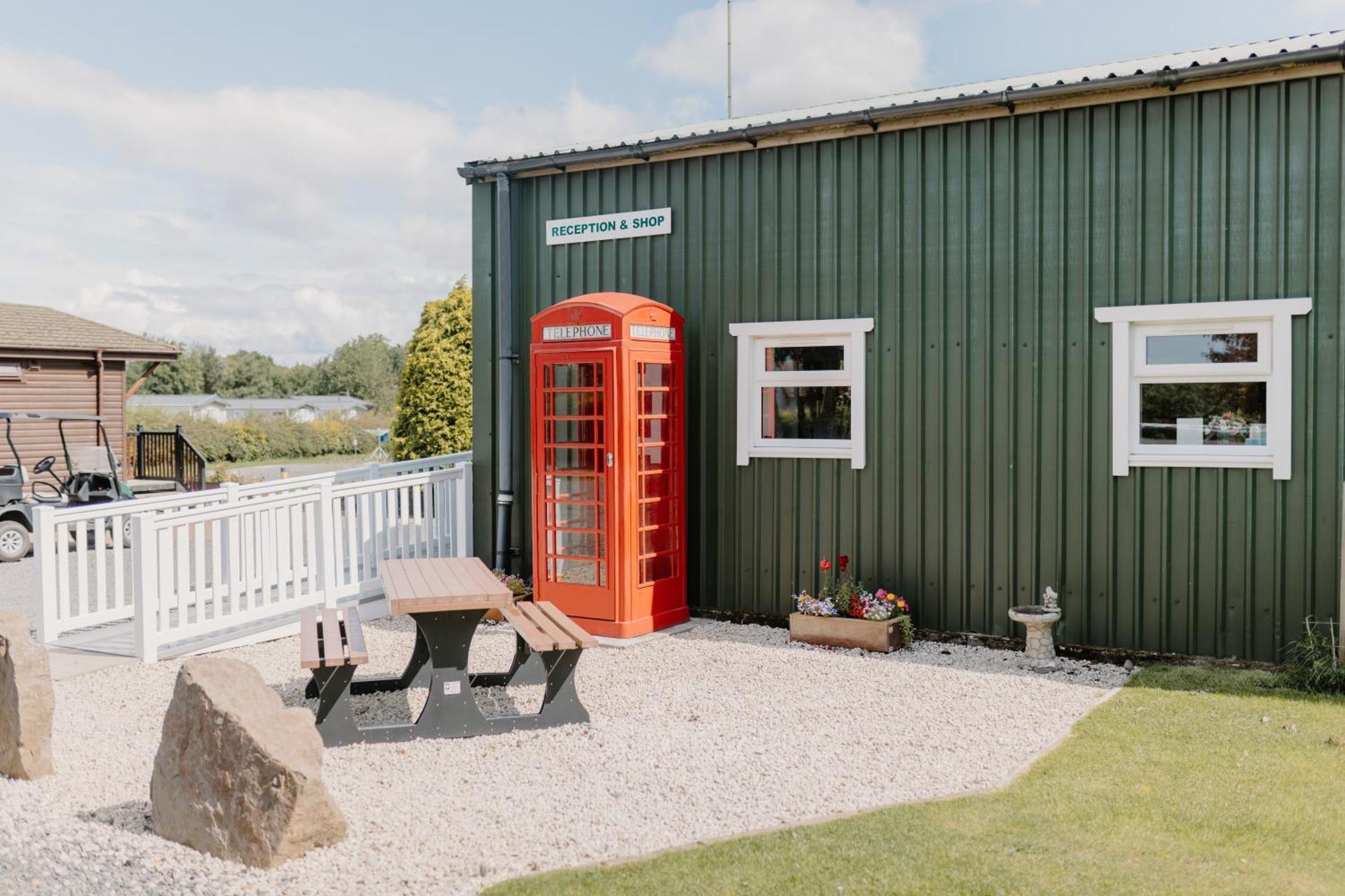 Linwater Caravan Park - Luxury Lodges And Static Caravans Near Edinburgh Newbridge (Lothian) Exterior foto